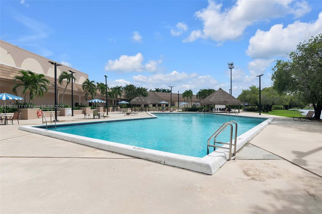 合同活跃: $520,000 (3 贝兹, 2 浴室, 1665 平方英尺)