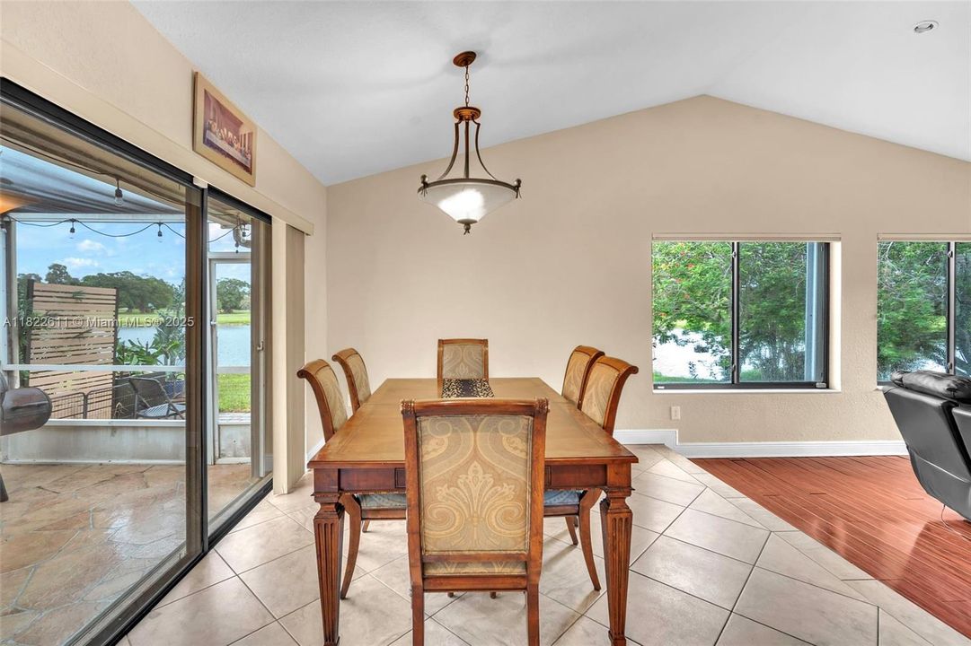 合同活跃: $520,000 (3 贝兹, 2 浴室, 1665 平方英尺)