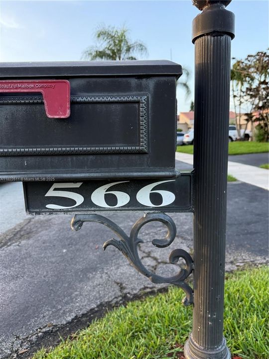 合同活跃: $520,000 (3 贝兹, 2 浴室, 1665 平方英尺)