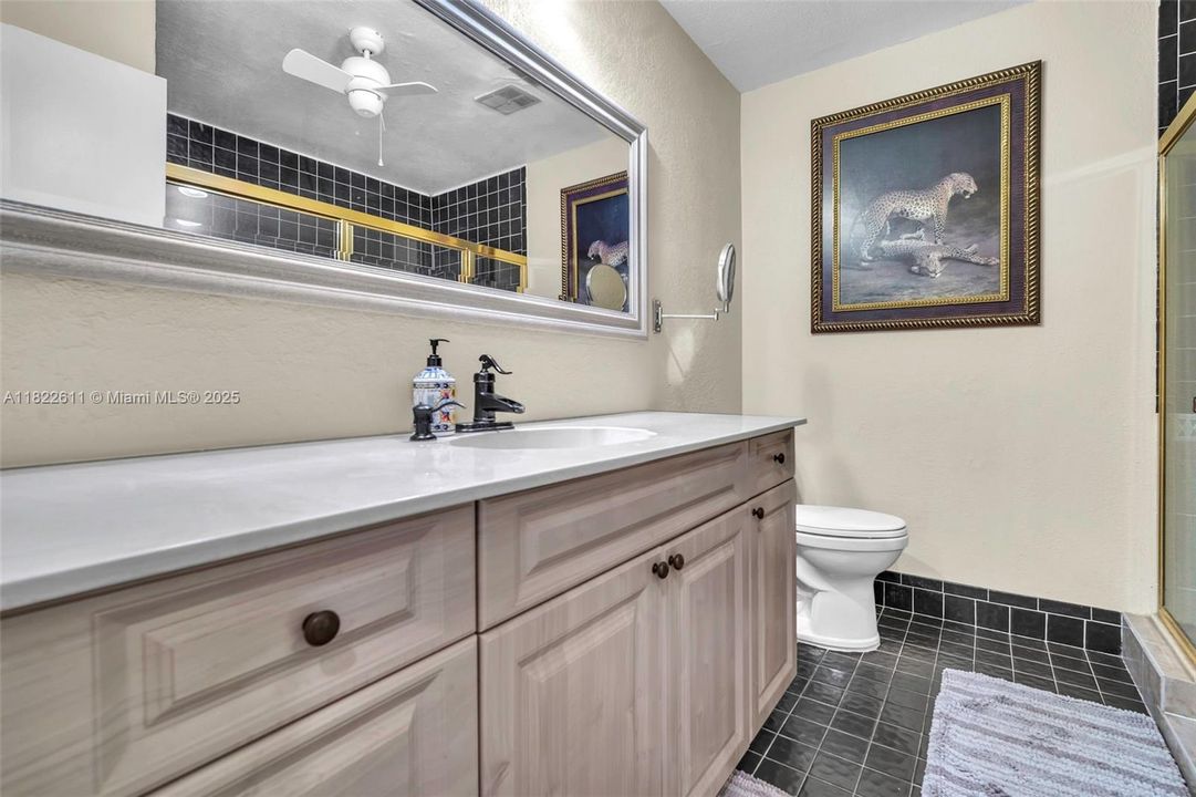 合同活跃: $520,000 (3 贝兹, 2 浴室, 1665 平方英尺)