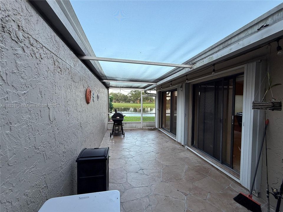 合同活跃: $520,000 (3 贝兹, 2 浴室, 1665 平方英尺)