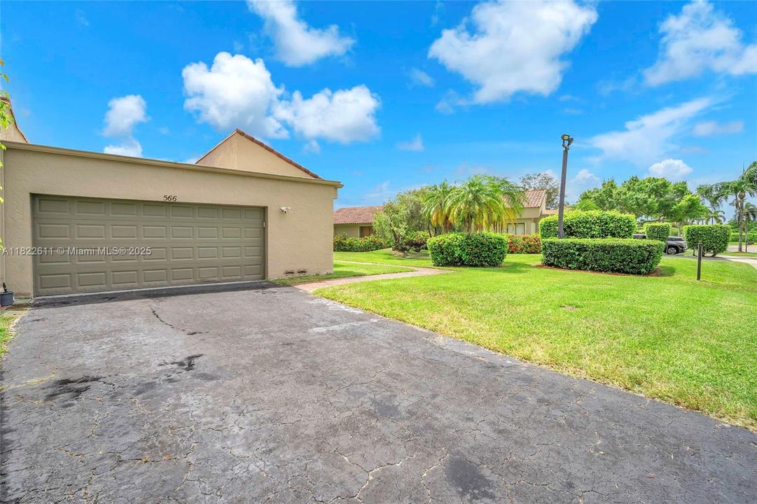 合同活跃: $520,000 (3 贝兹, 2 浴室, 1665 平方英尺)