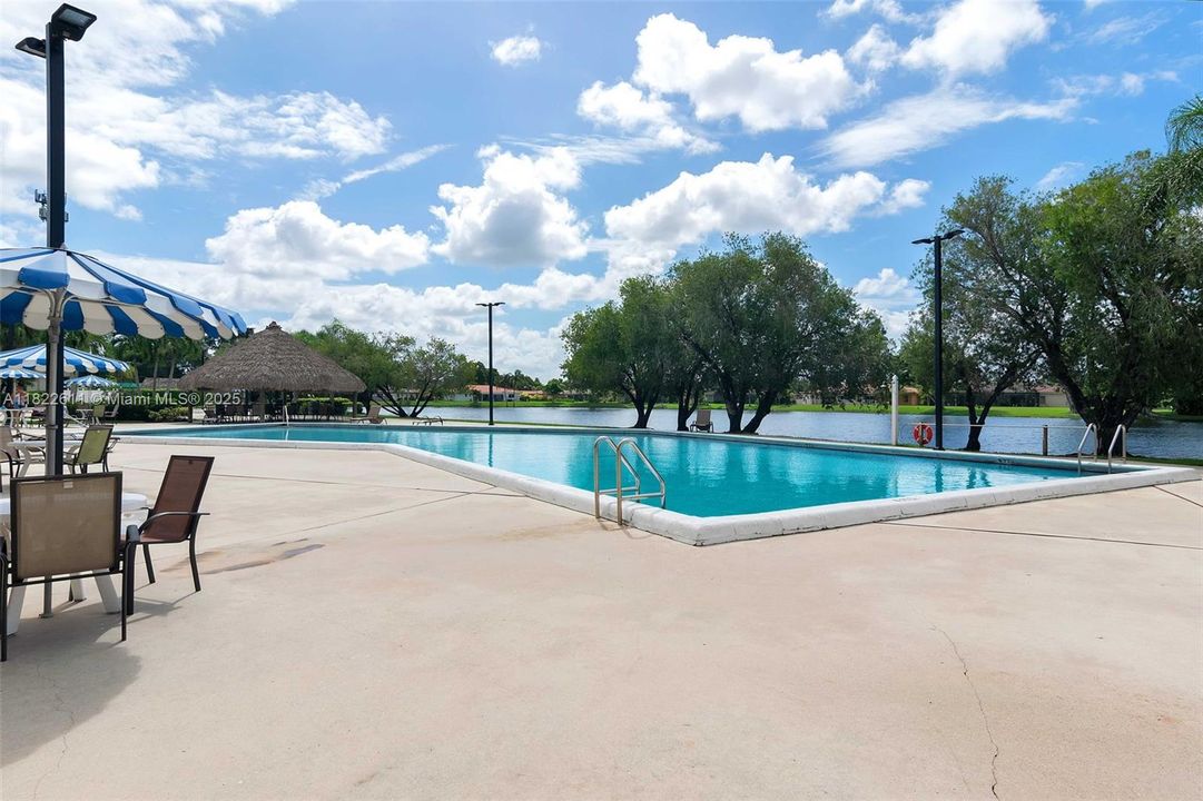 合同活跃: $520,000 (3 贝兹, 2 浴室, 1665 平方英尺)