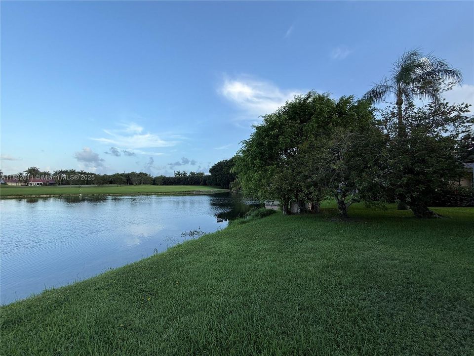 合同活跃: $520,000 (3 贝兹, 2 浴室, 1665 平方英尺)