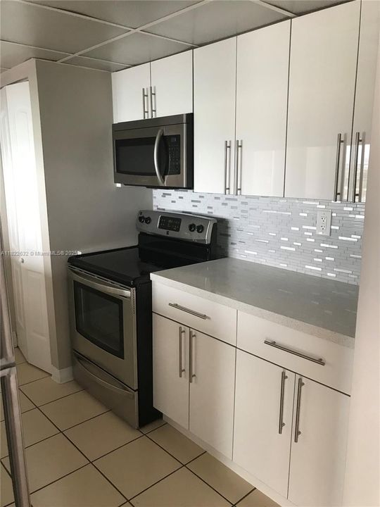 待售: $445,000 (2 贝兹, 2 浴室, 1030 平方英尺)