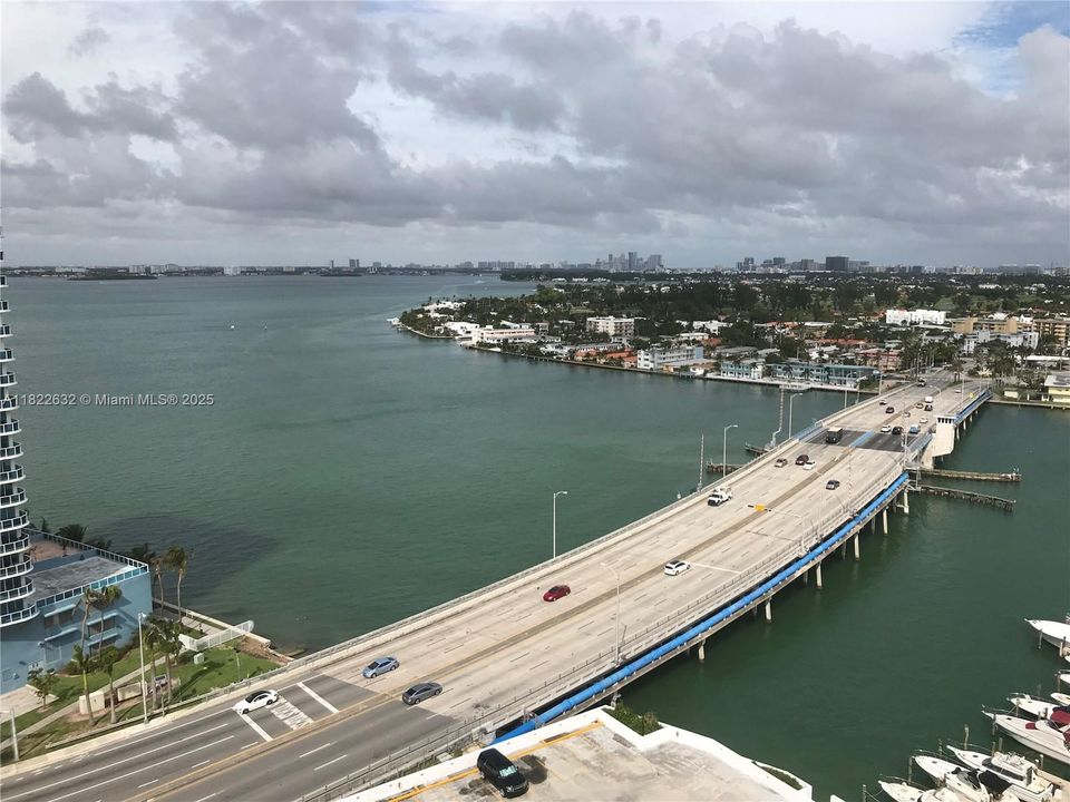 待售: $445,000 (2 贝兹, 2 浴室, 1030 平方英尺)