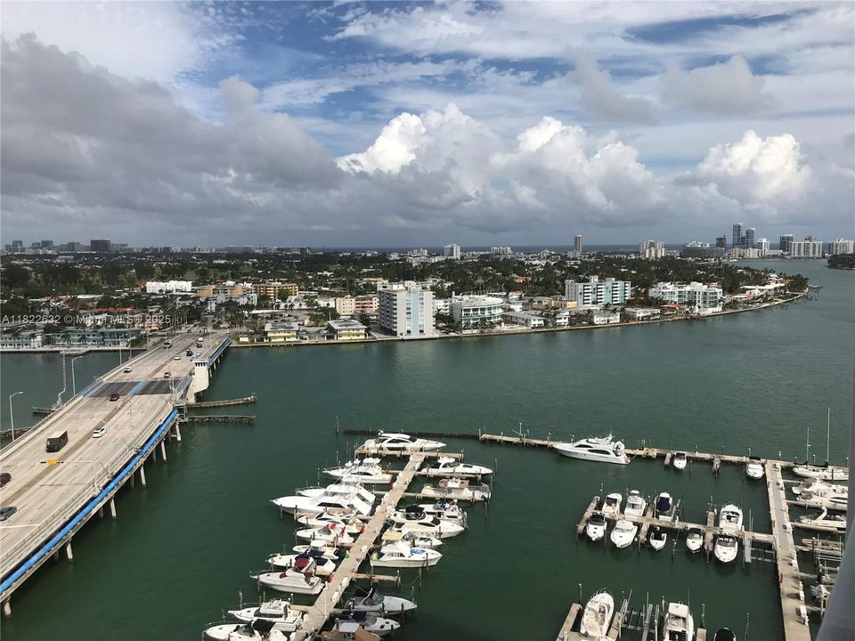 待售: $445,000 (2 贝兹, 2 浴室, 1030 平方英尺)