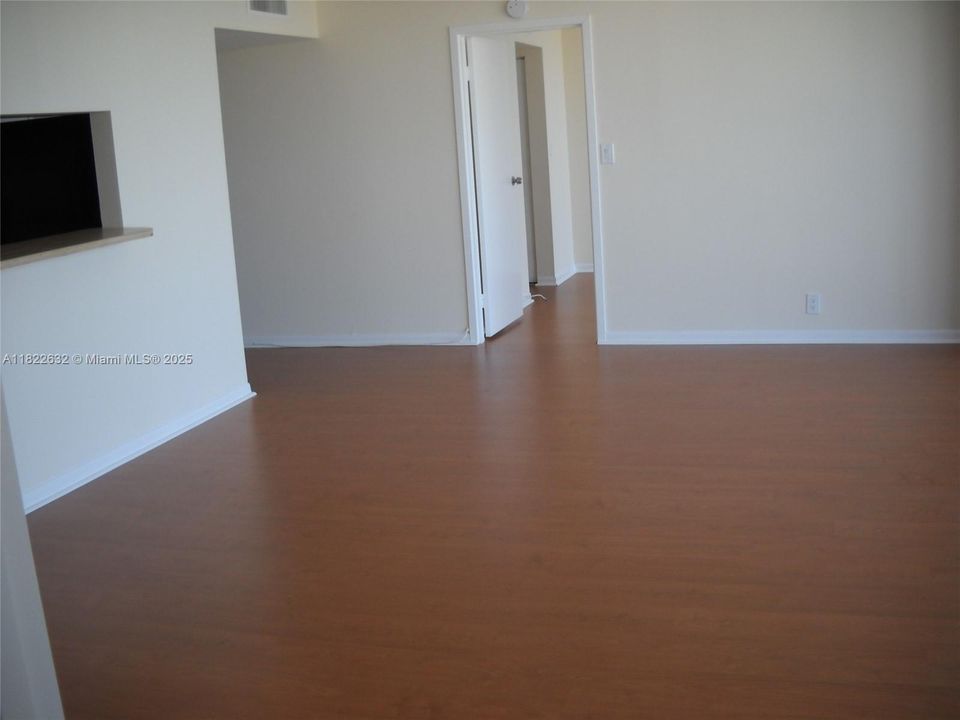 待售: $445,000 (2 贝兹, 2 浴室, 1030 平方英尺)