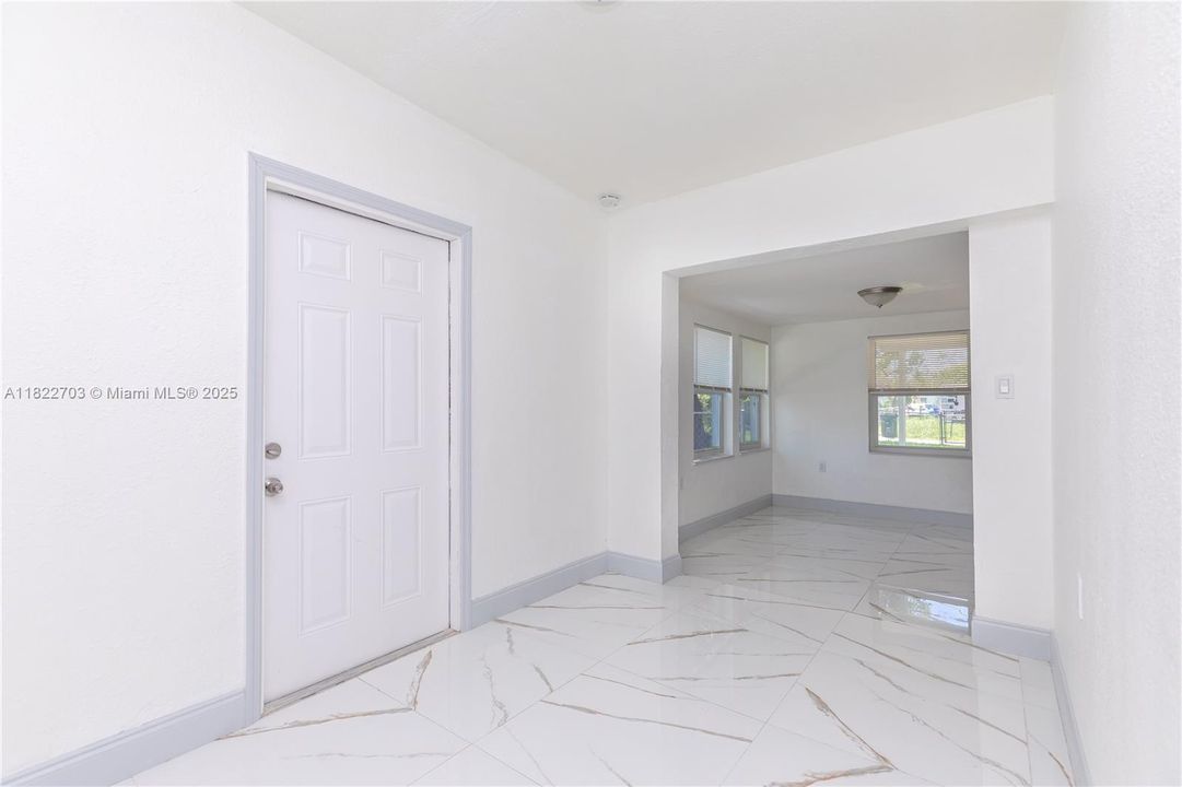 Недавно продано: $444,999 (2 спален, 2 ванн, 696 Квадратных фут)