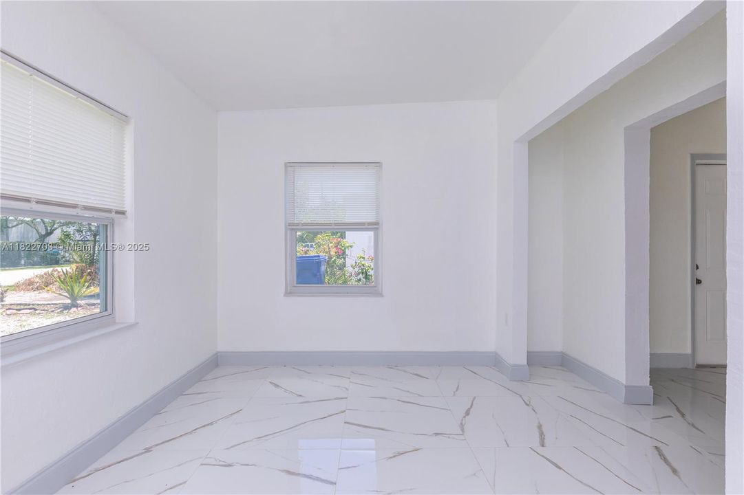 Недавно продано: $444,999 (2 спален, 2 ванн, 696 Квадратных фут)