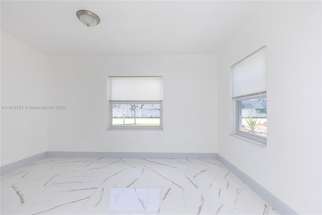 Недавно продано: $444,999 (2 спален, 2 ванн, 696 Квадратных фут)