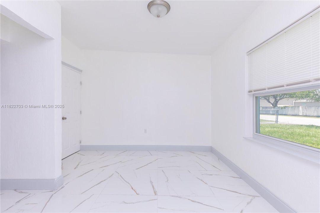 Недавно продано: $444,999 (2 спален, 2 ванн, 696 Квадратных фут)