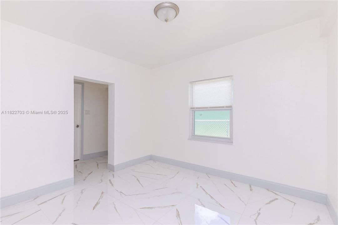 Недавно продано: $444,999 (2 спален, 2 ванн, 696 Квадратных фут)