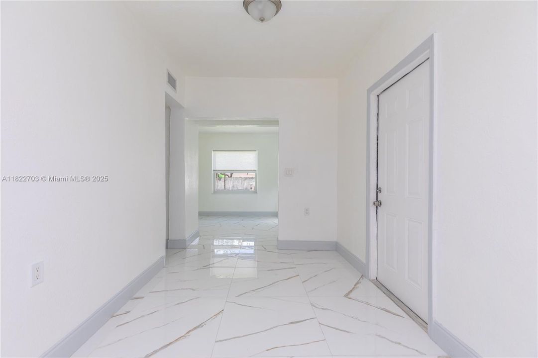 Недавно продано: $444,999 (2 спален, 2 ванн, 696 Квадратных фут)