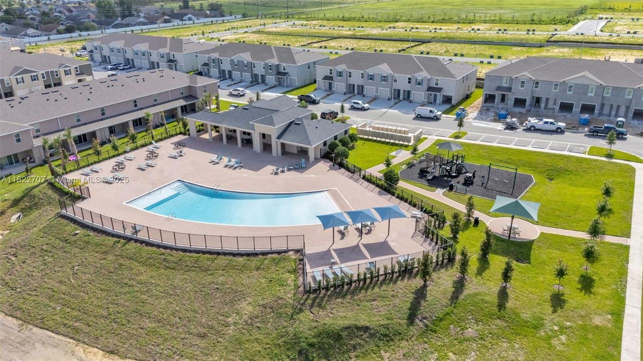 Active With Contract: $1,850 (3 beds, 2 baths, 1673 Square Feet)