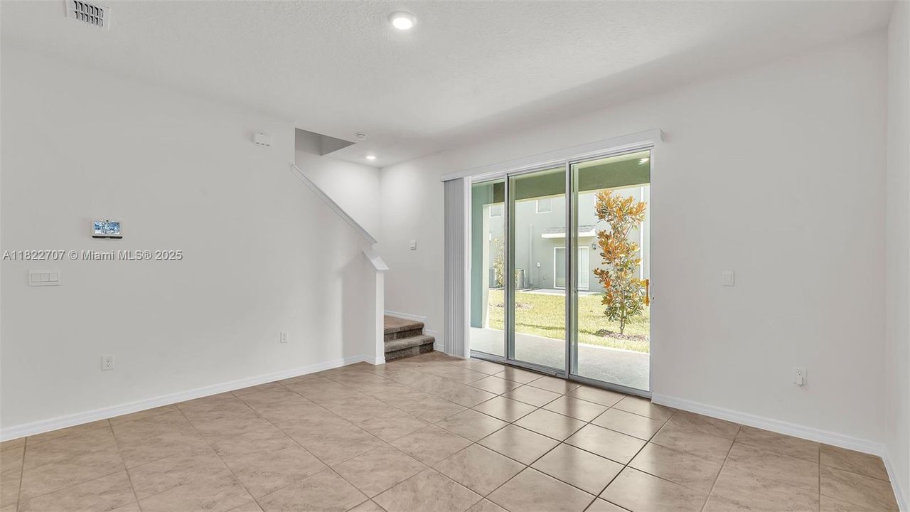 Active With Contract: $1,850 (3 beds, 2 baths, 1673 Square Feet)