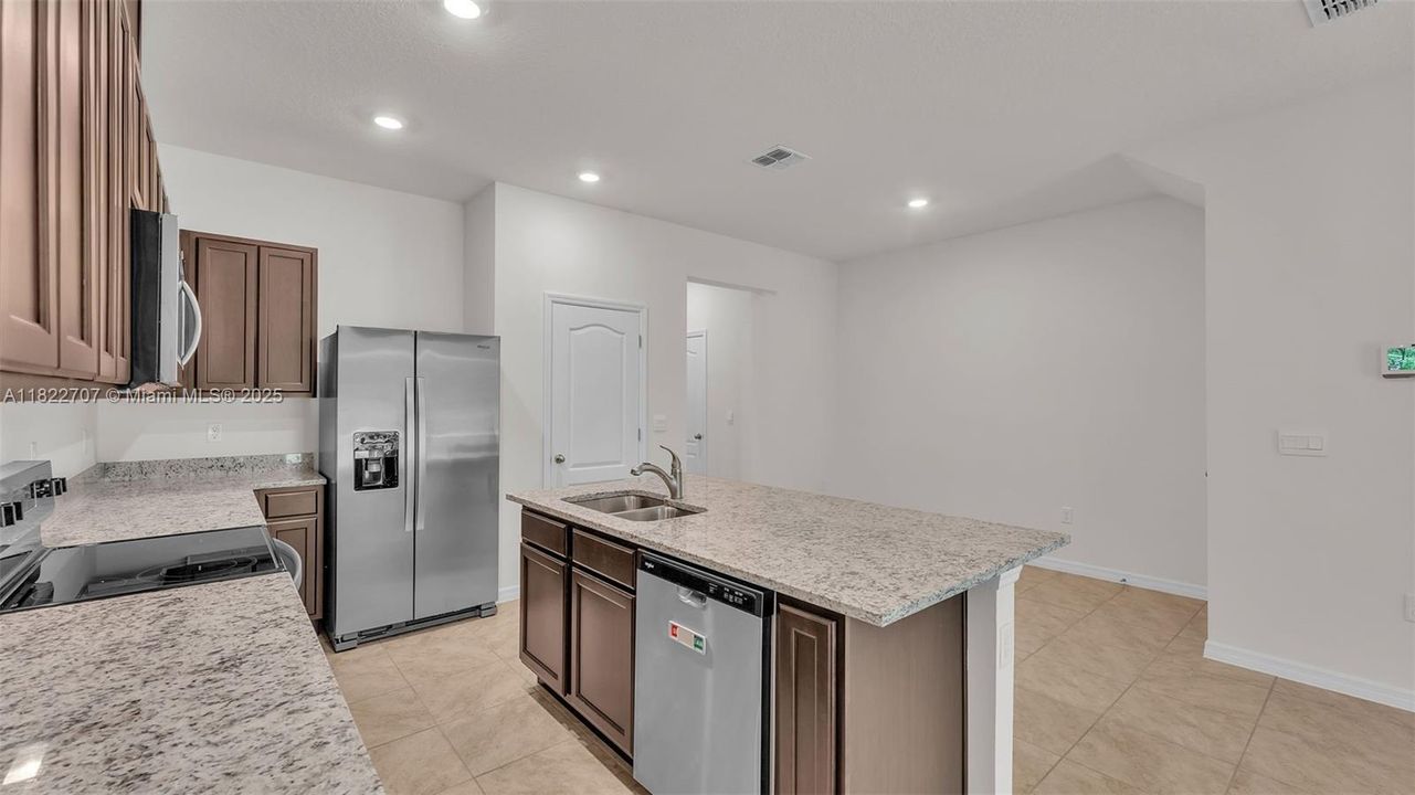 Active With Contract: $1,850 (3 beds, 2 baths, 1673 Square Feet)