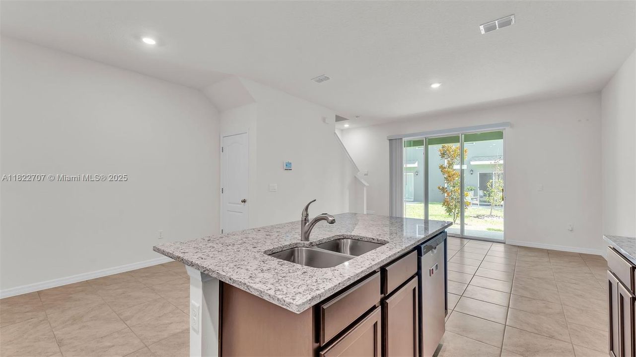 Active With Contract: $1,850 (3 beds, 2 baths, 1673 Square Feet)