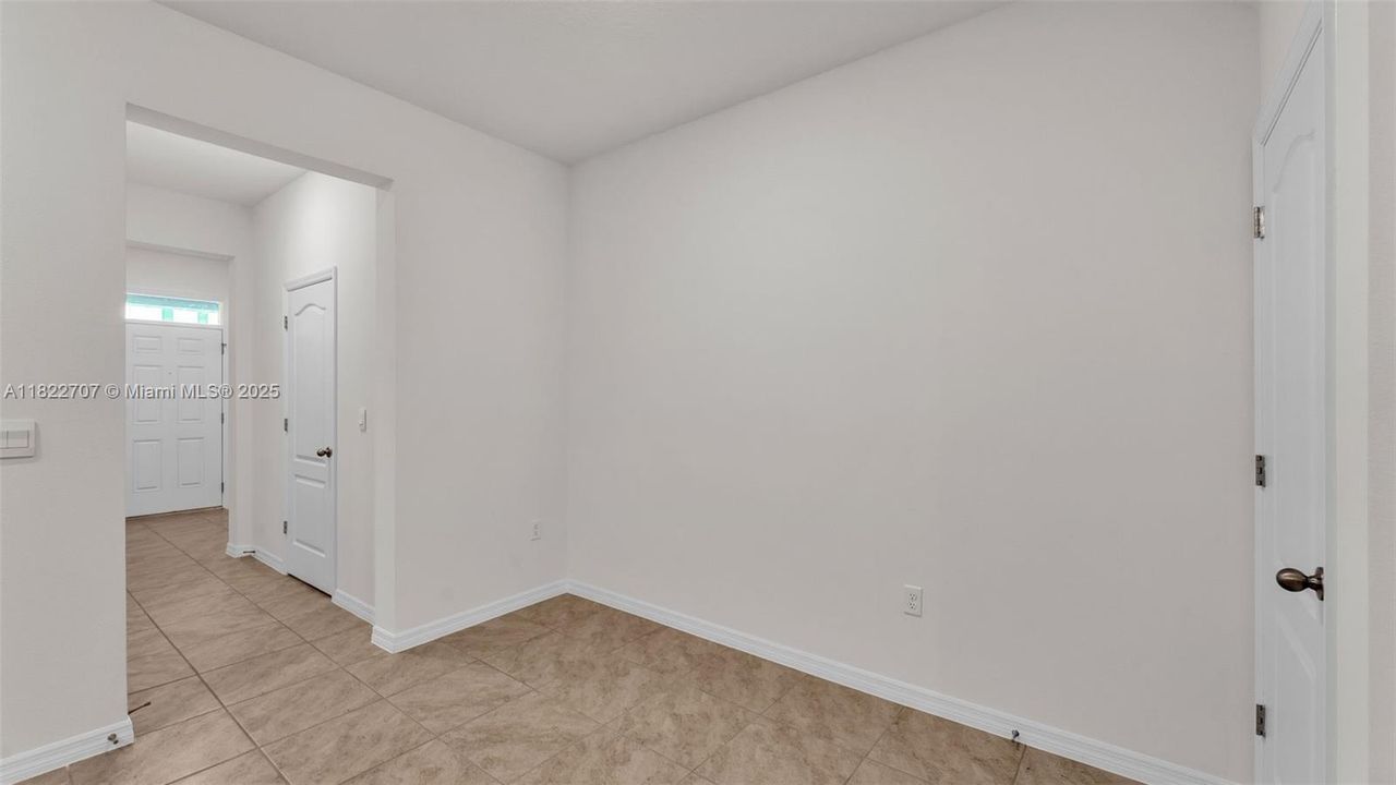 Active With Contract: $1,850 (3 beds, 2 baths, 1673 Square Feet)