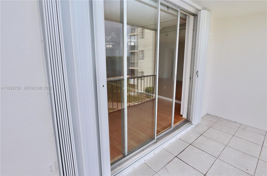 На продажу: $249,900 (2 спален, 2 ванн, 1027 Квадратных фут)