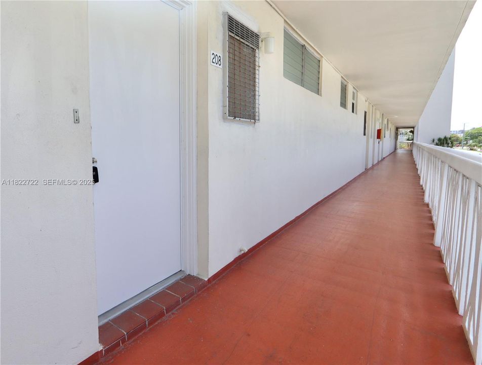 На продажу: $249,900 (2 спален, 2 ванн, 1027 Квадратных фут)