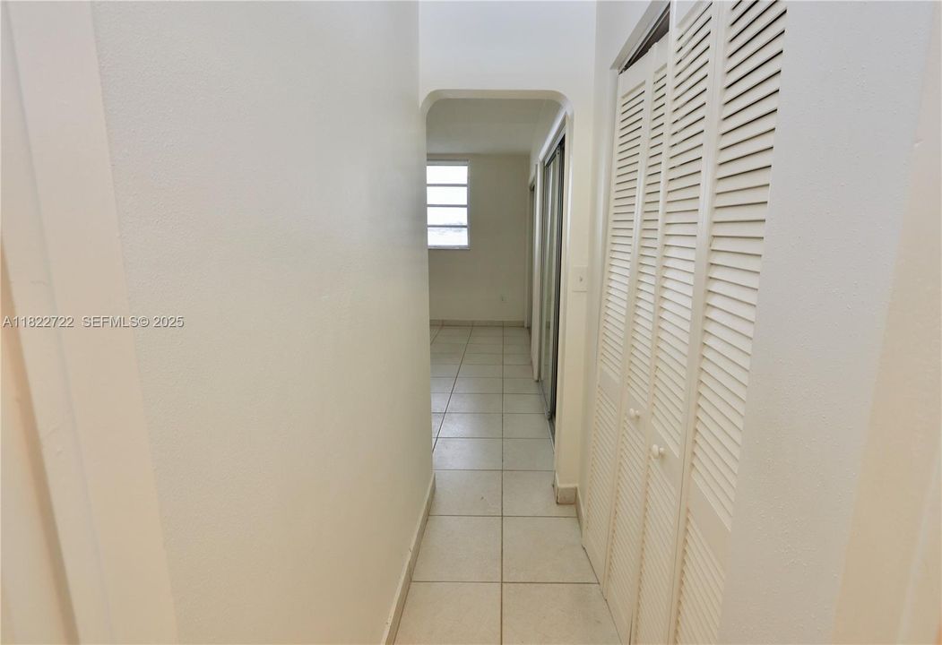 На продажу: $249,900 (2 спален, 2 ванн, 1027 Квадратных фут)