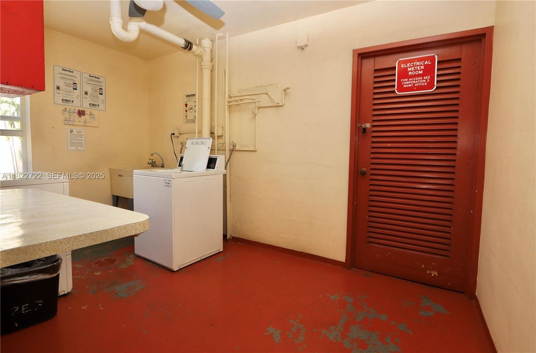 На продажу: $249,900 (2 спален, 2 ванн, 1027 Квадратных фут)