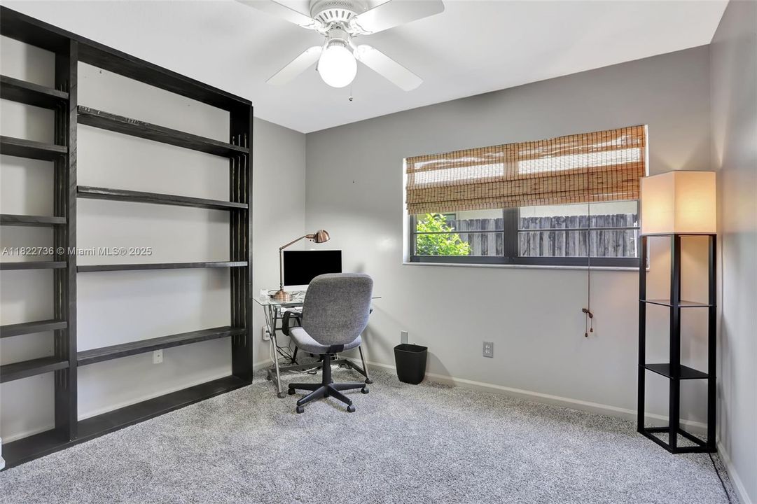 Под контрактом: $825,000 (4 спален, 2 ванн, 2643 Квадратных фут)