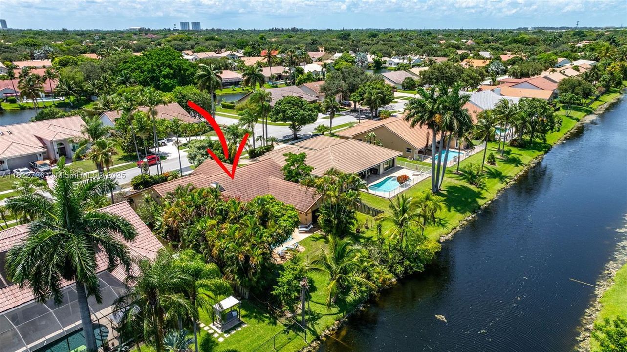 Под контрактом: $825,000 (4 спален, 2 ванн, 2643 Квадратных фут)