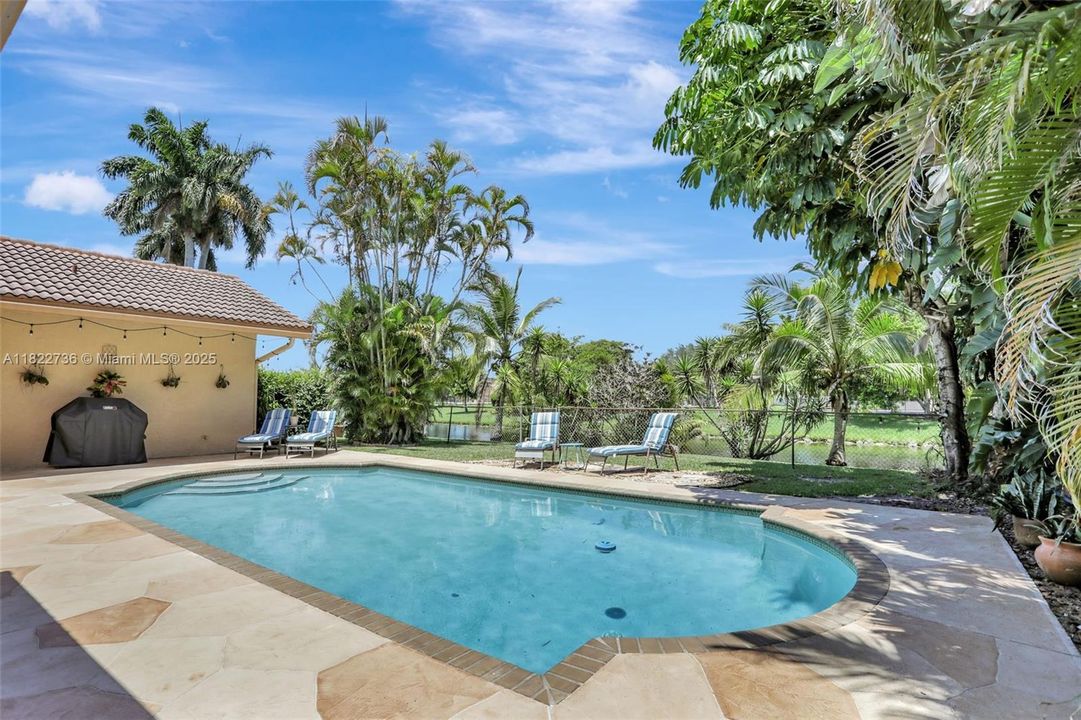 Под контрактом: $825,000 (4 спален, 2 ванн, 2643 Квадратных фут)