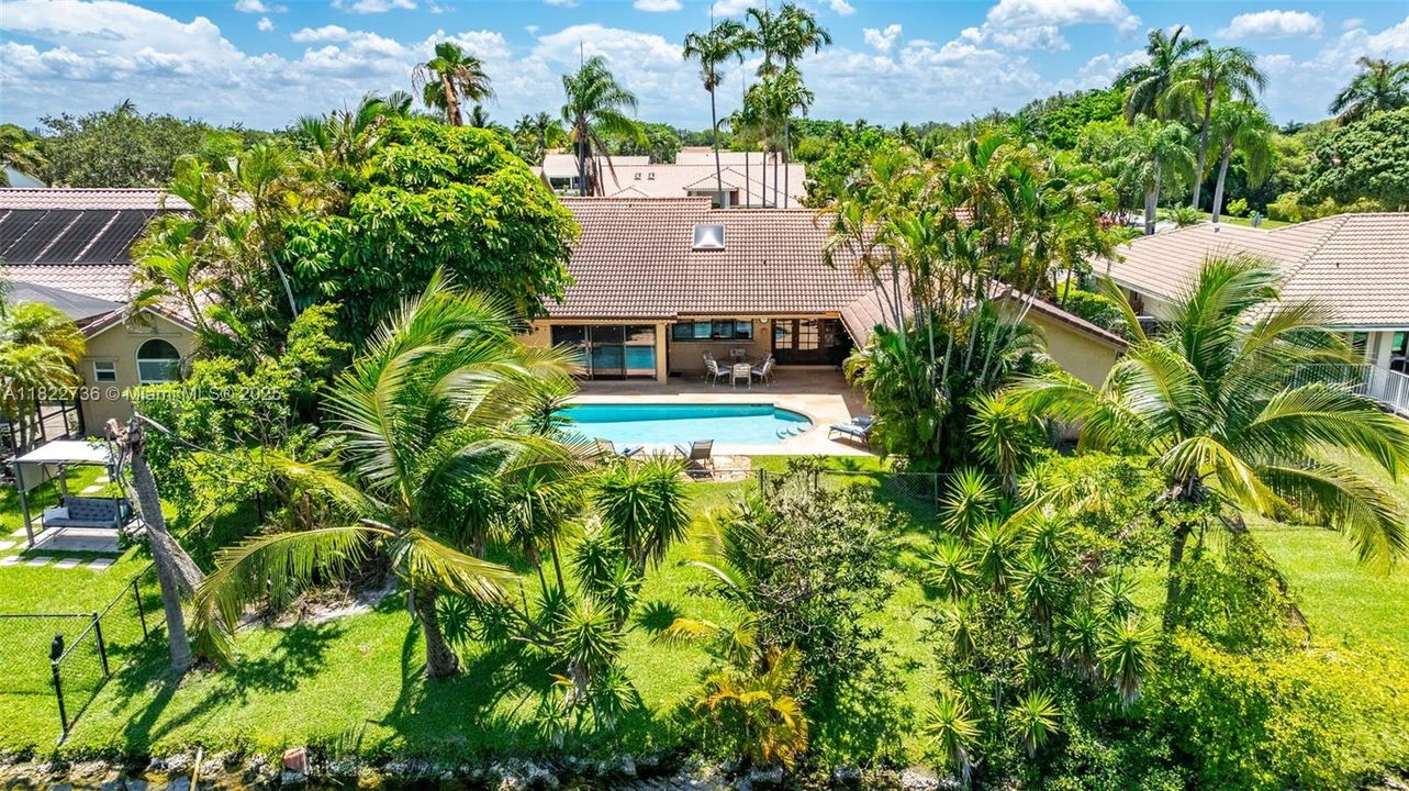 Под контрактом: $825,000 (4 спален, 2 ванн, 2643 Квадратных фут)