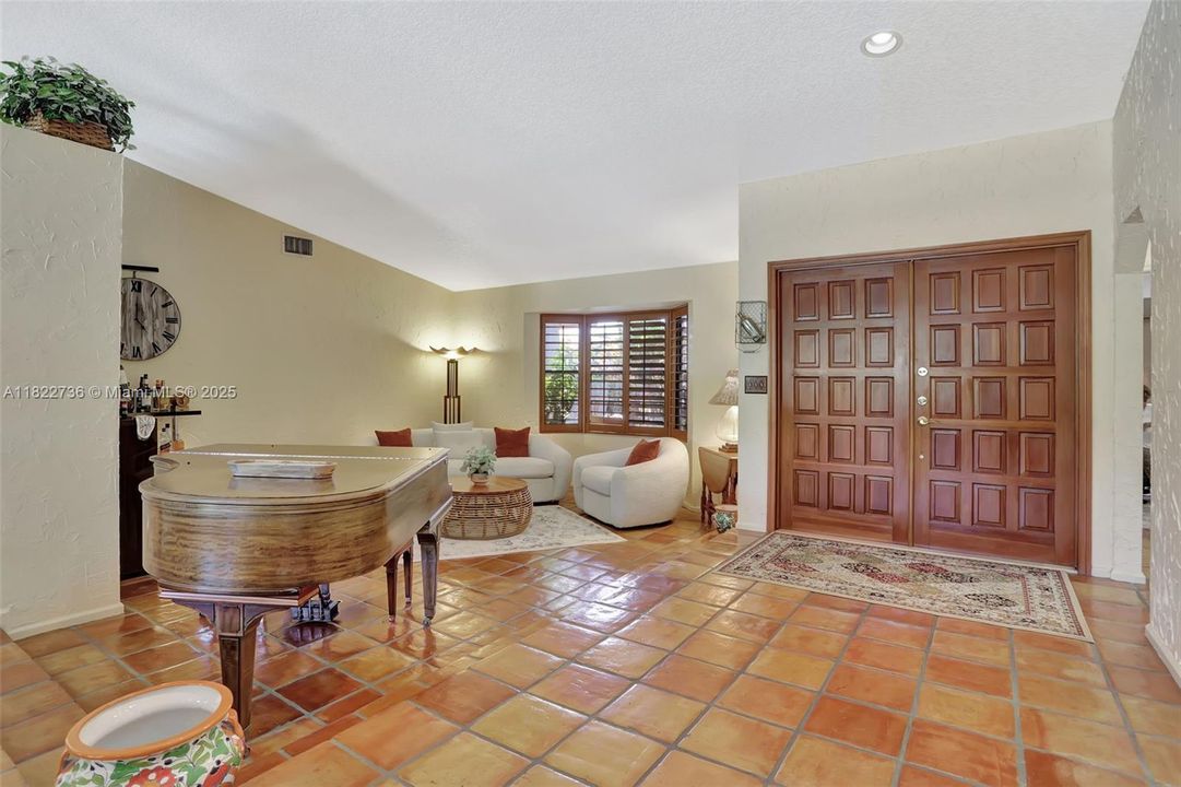 Под контрактом: $825,000 (4 спален, 2 ванн, 2643 Квадратных фут)