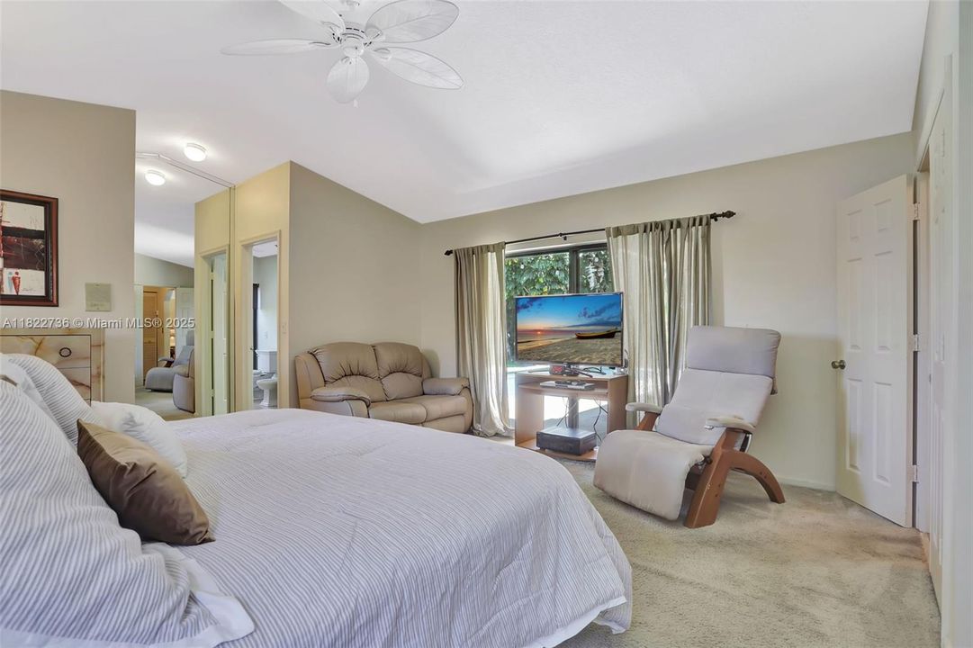 Под контрактом: $825,000 (4 спален, 2 ванн, 2643 Квадратных фут)