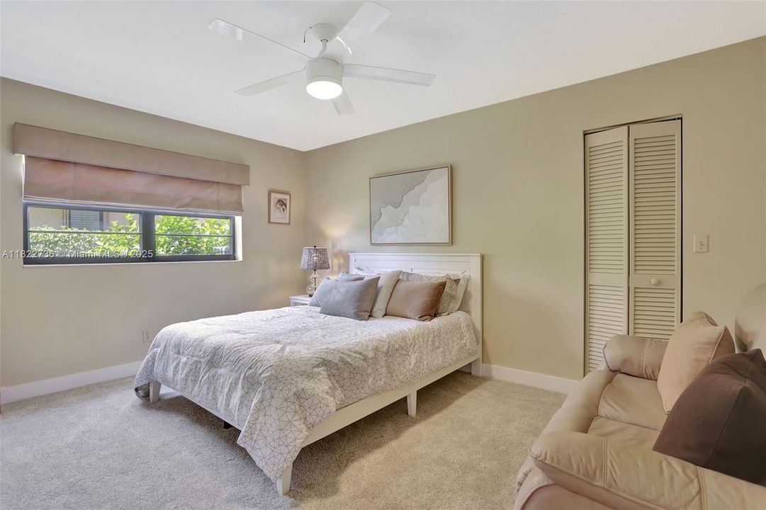 Под контрактом: $825,000 (4 спален, 2 ванн, 2643 Квадратных фут)