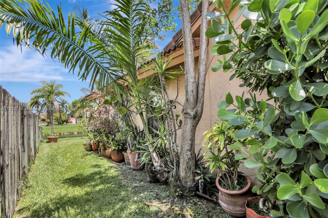 Под контрактом: $825,000 (4 спален, 2 ванн, 2643 Квадратных фут)