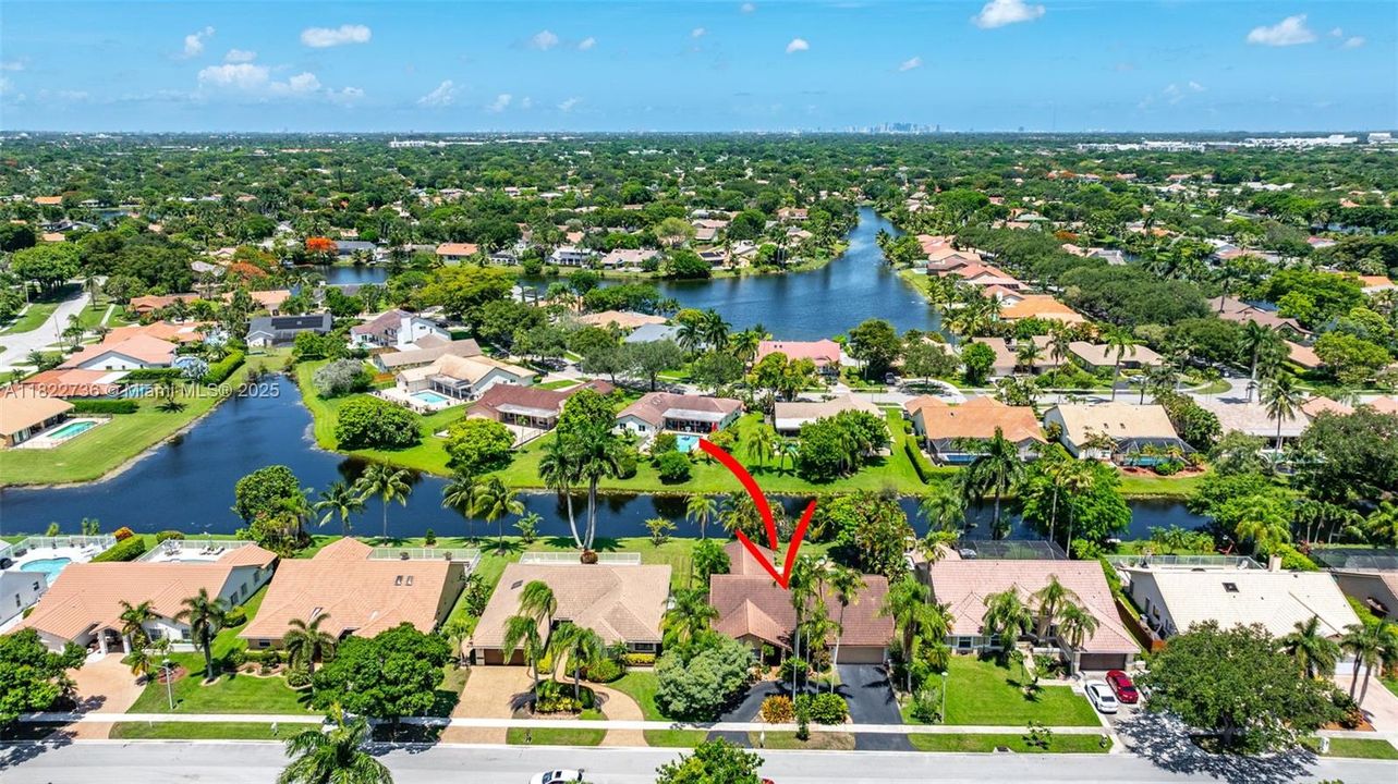 Под контрактом: $825,000 (4 спален, 2 ванн, 2643 Квадратных фут)