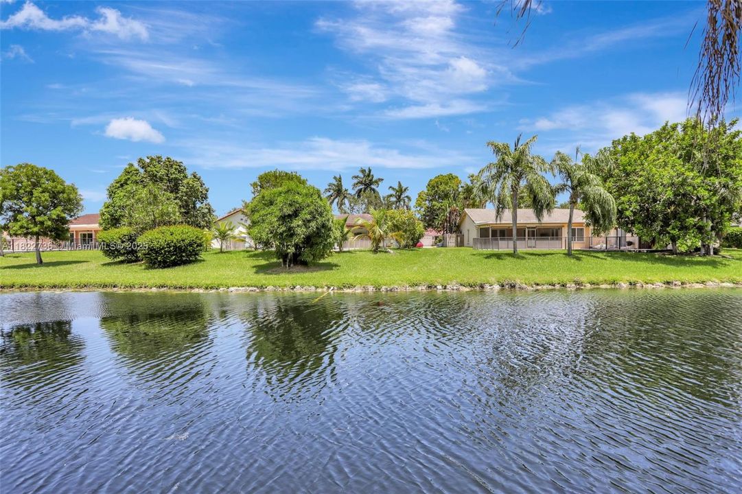 Под контрактом: $825,000 (4 спален, 2 ванн, 2643 Квадратных фут)