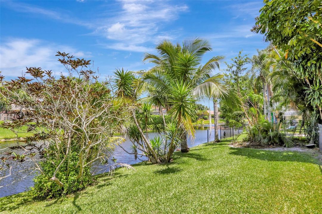 Под контрактом: $825,000 (4 спален, 2 ванн, 2643 Квадратных фут)