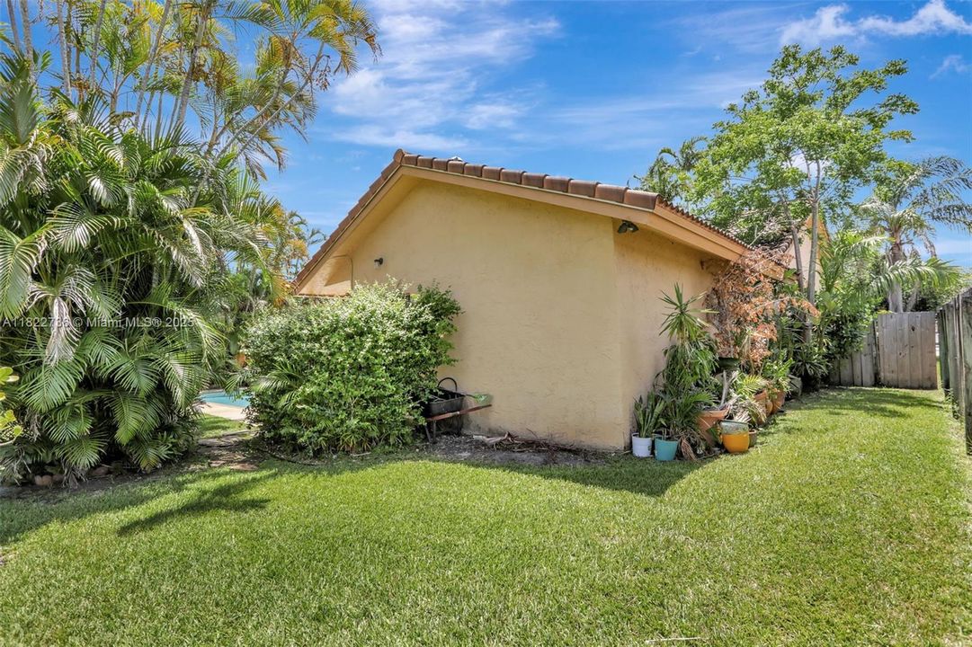 Под контрактом: $825,000 (4 спален, 2 ванн, 2643 Квадратных фут)