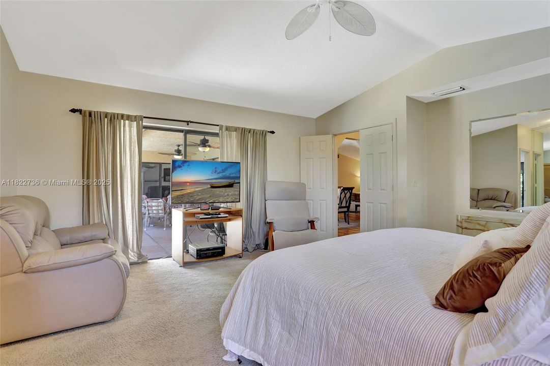 Под контрактом: $825,000 (4 спален, 2 ванн, 2643 Квадратных фут)