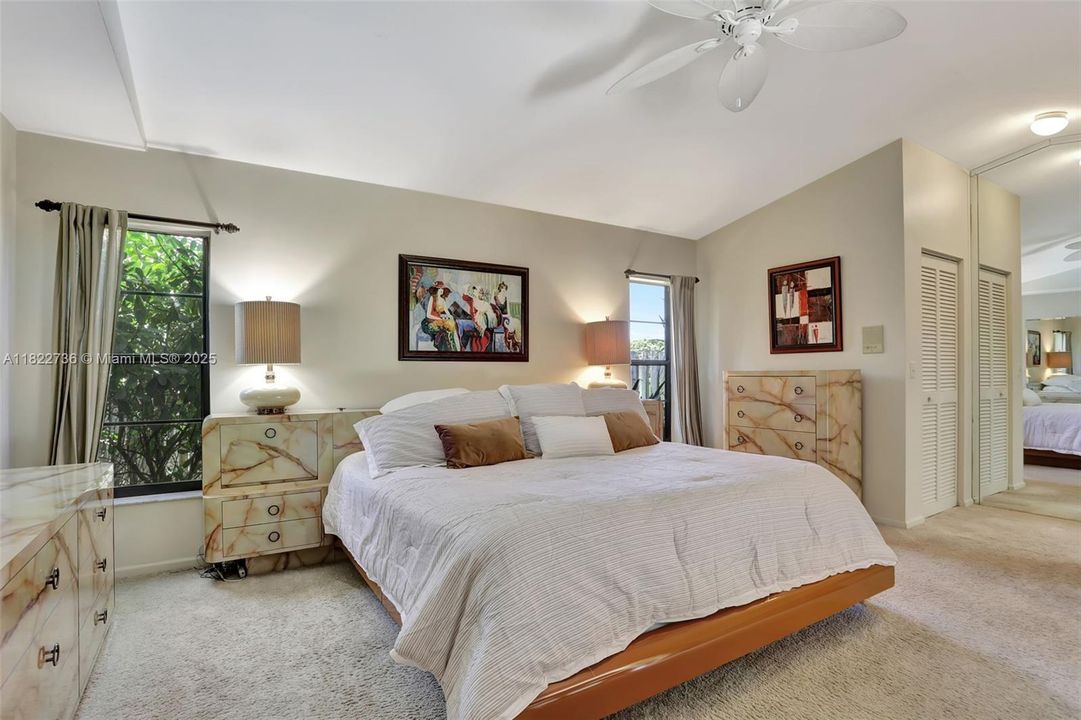 Под контрактом: $825,000 (4 спален, 2 ванн, 2643 Квадратных фут)