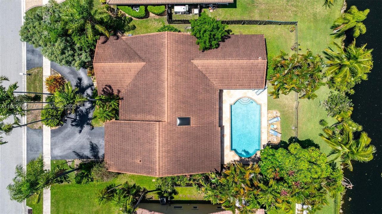 Под контрактом: $825,000 (4 спален, 2 ванн, 2643 Квадратных фут)