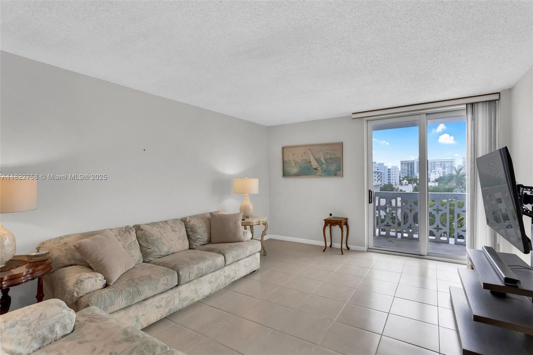 Activo con contrato: $275,000 (1 camas, 1 baños, 785 Pies cuadrados)