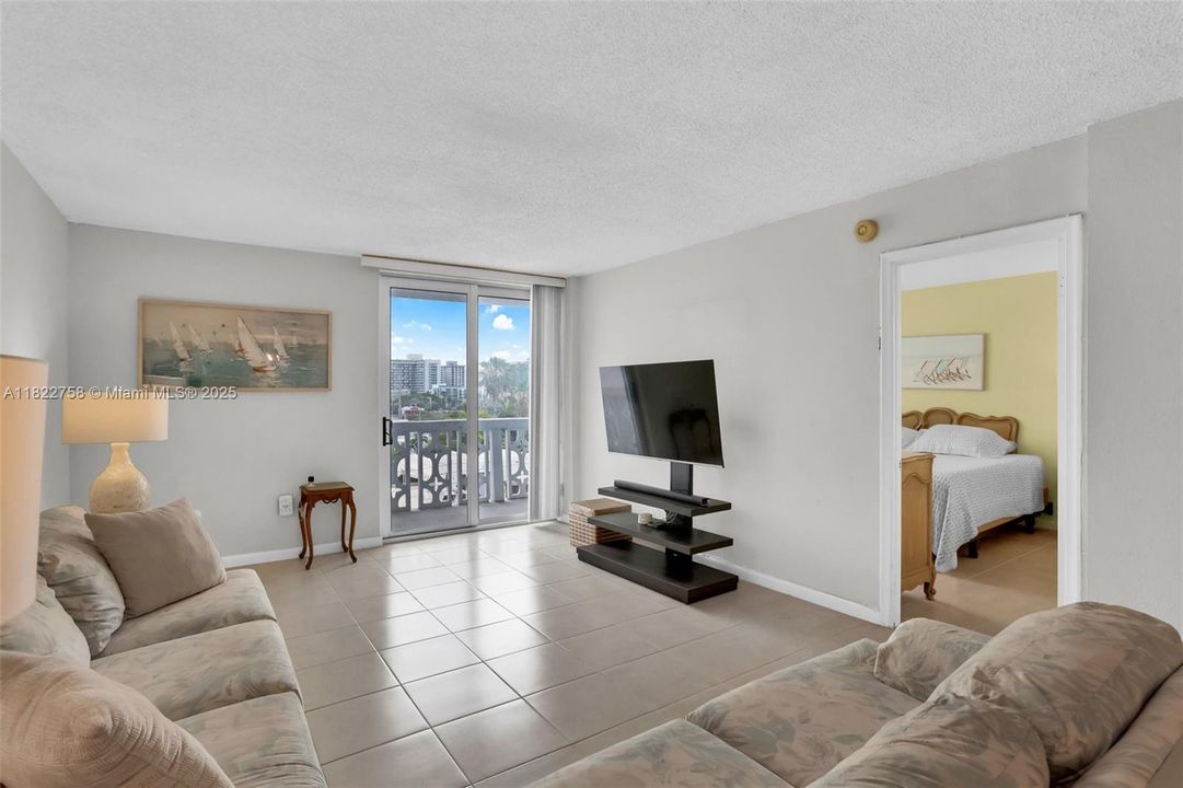 Activo con contrato: $275,000 (1 camas, 1 baños, 785 Pies cuadrados)