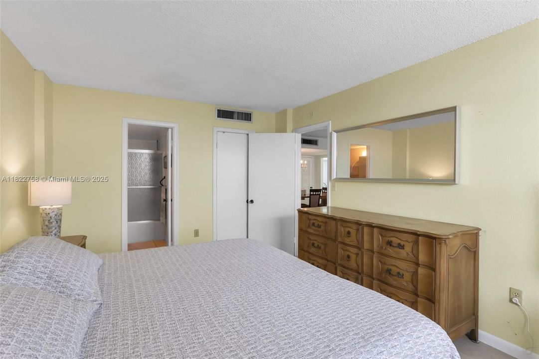 Activo con contrato: $275,000 (1 camas, 1 baños, 785 Pies cuadrados)