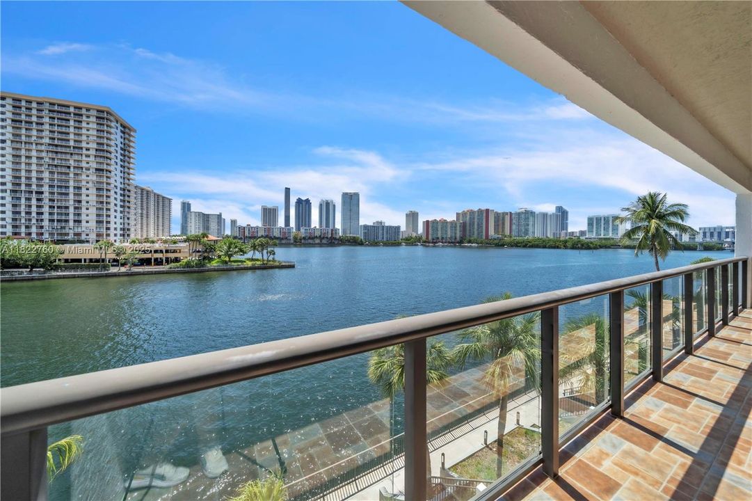 最近租的: $3,500 (2 贝兹, 2 浴室, 1397 平方英尺)