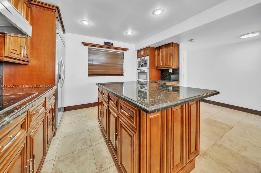 最近租的: $3,500 (2 贝兹, 2 浴室, 1397 平方英尺)