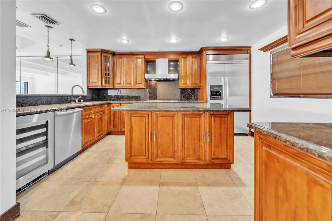 最近租的: $3,500 (2 贝兹, 2 浴室, 1397 平方英尺)