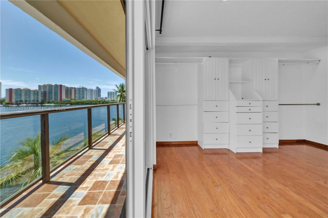 最近租的: $3,500 (2 贝兹, 2 浴室, 1397 平方英尺)