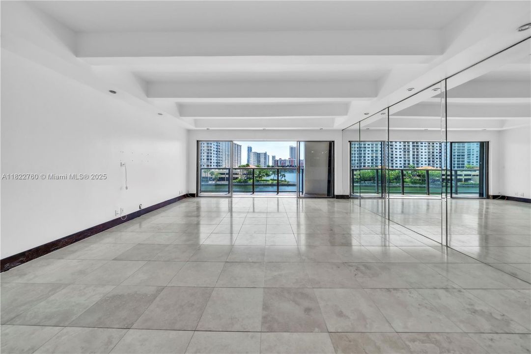 最近租的: $3,500 (2 贝兹, 2 浴室, 1397 平方英尺)